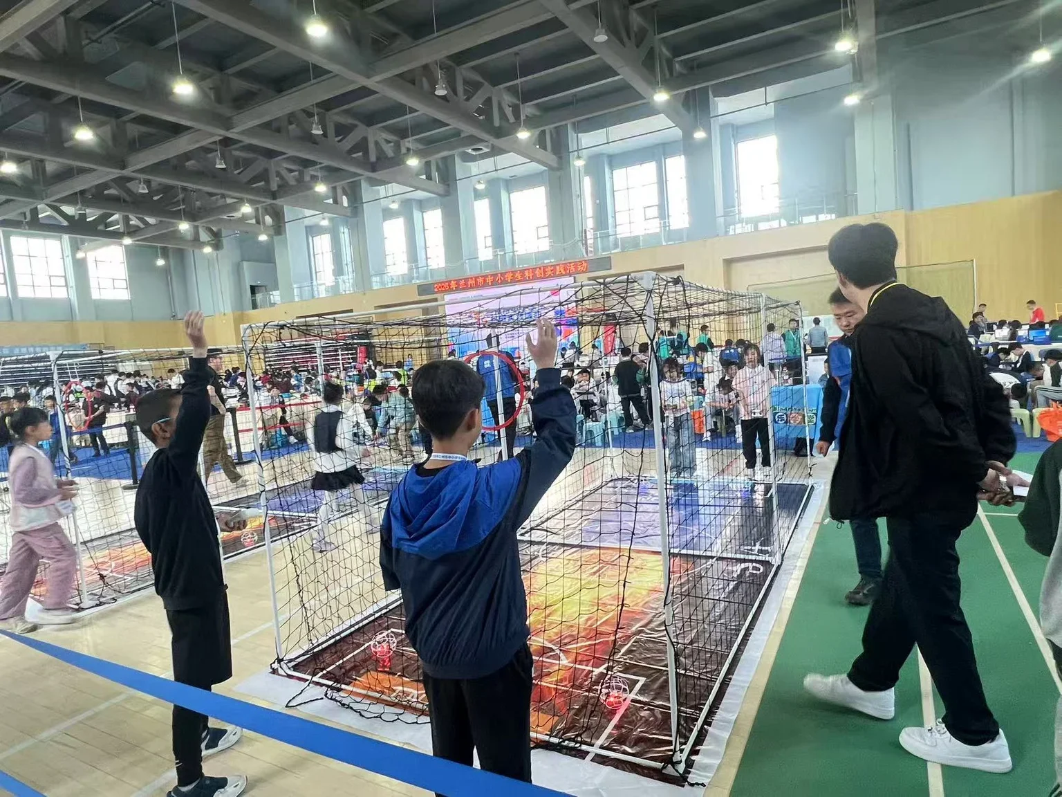 2026中小学生科创实践活动省级大赛主场馆全景与多机位对战